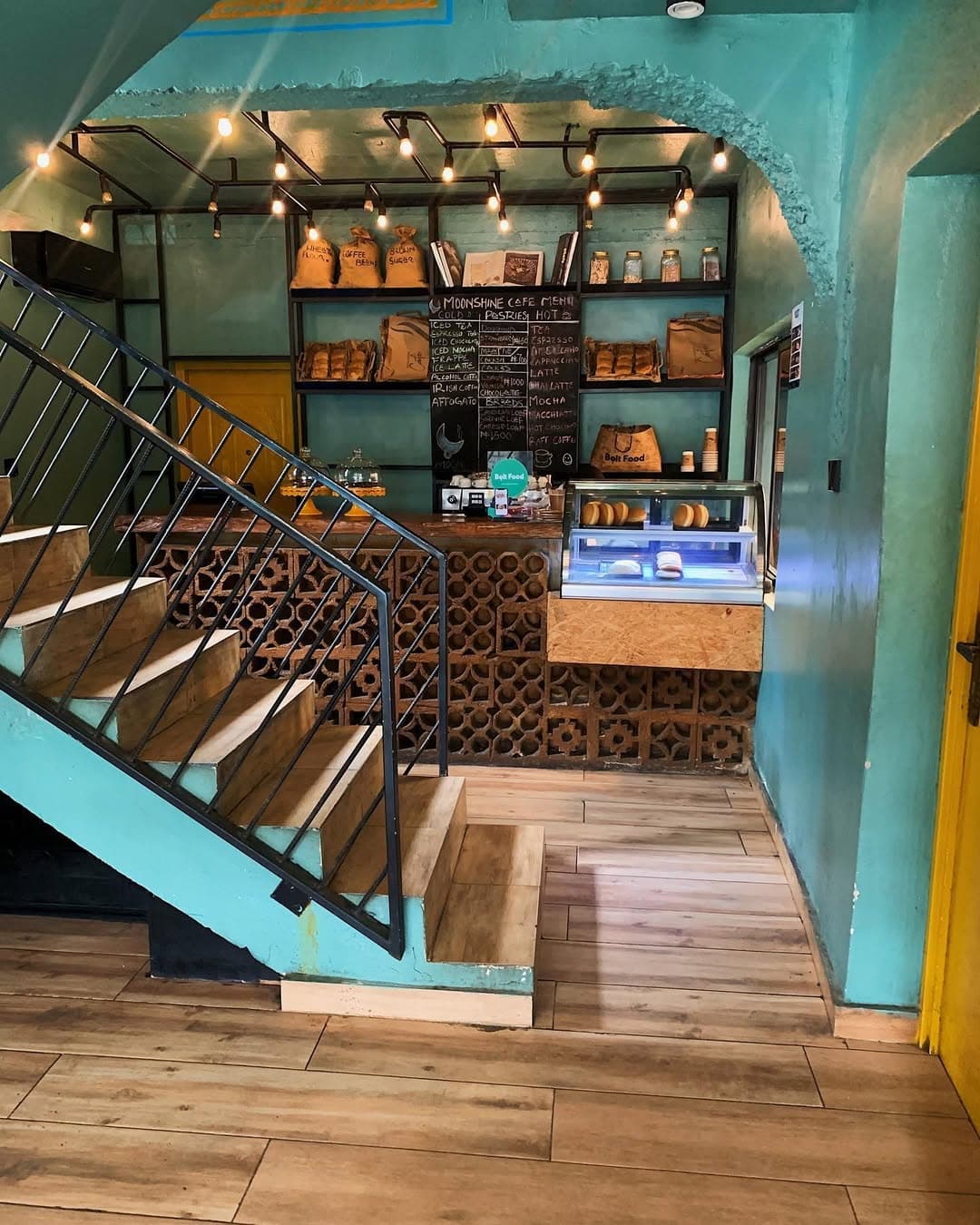 Experience in Moonshine Café